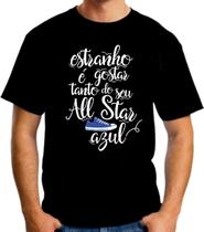 Camiseta Estranho é gostar tanto do seu All Star azul Camiseta Estranho é gostar tanto do seu All Star azul