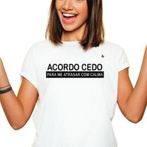 Camiseta feminina acordo cedo, para me atrasar com calma