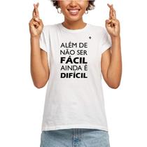 Camiseta feminina além de não ser fácil, ainda é difícil