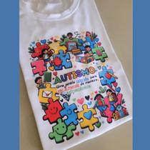 Camiseta Feminina Autismo Mãe Autista Coração Família Amor - RV Tshirts