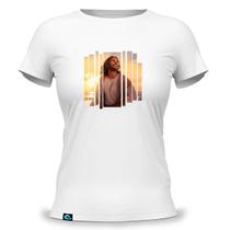 Camiseta Feminina Baby Look com Estampa Jesus Sorrindo na Praia 100 Algodão Sol Meditação Despertar da Consciência Cristã Católico Santo Verão Paz Mar