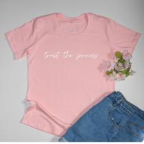 Camiseta Feminina baby look Confie no Processo algodão Fio 30.1 penteado