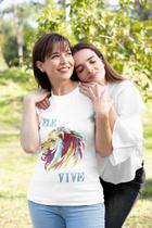 Camiseta Feminina Baby Look Evangélica Leão ELE VIVE Colorido