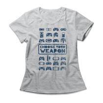 Camiseta Feminina Choose Your Weapon Camiseta Feminina Choose Your Weapon
