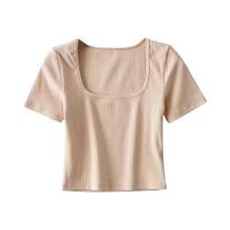 Camiseta feminina com gola quadrada e manga curta
