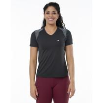 Camiseta Feminina com Recortes nos Ombros e Estampa Digital Camiseta Feminina com Recortes nos Ombros e Estampa Digital