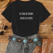 Camiseta Feminina Em Terra De Cowboy 100% Algodão Leve Confortável