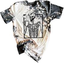 Camiseta feminina FCDIED Hot Coffee Skeleton Halloween S Bleached
