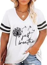 Camiseta feminina Happy Sailed plus size listrada com decote em V 2X Camiseta feminina Happy Sailed plus size listrada com decote em V 2X