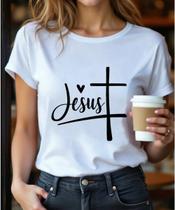 Camiseta Feminina Jesus com Cruz 100% Algodão Estampa Cristã Exclusiva Conforto, Fé e Estilo Camiseta Feminina Jesus com Cruz 100% Algodão Estampa Cristã Exclusiva Conforto, Fé e Estilo