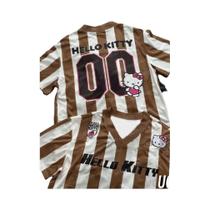 Camiseta Feminina Oversized Hello Kitty Listrada Com Decote Em V E Manga Curta Para O Verão