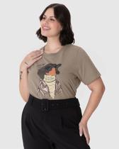 Camiseta Feminina Plus Size Ampla Estampa Ilustrativa Looking Cool Em Algodão