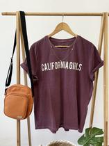 Camiseta Feminina Plus Size Bordô California Girls