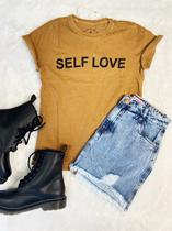 Camiseta Feminina Plus Size Estonada Caramelo Self Love