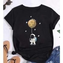 Camiseta Feminina Preta Lua Planeta Astronauta Estampas Vareadas!