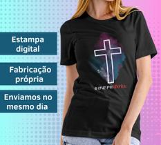 Camiseta Feminina Preta Manga Curta A cruz me libertou Moda Evangélica Cristã Gospel