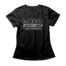 Camiseta Feminina Science Doesn't Care What You Believe Camiseta Feminina Science Doesn't Care What You Believe