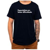 Camiseta Frase Especialista Em Botar Dificuldade Criativa Camiseta Frase Especialista Em Botar Dificuldade Criativa