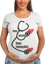 Camiseta Gestante Gravidez Aqui Batem 2 Corações Bata Frase Branca