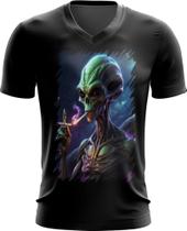 Camiseta Gola V Alien ET Fumando Alienígena 1 Camiseta Gola V Alien ET Fumando Alienígena 1