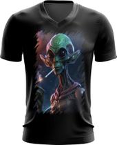 Camiseta Gola V Alien ET Fumando Alienígena 2