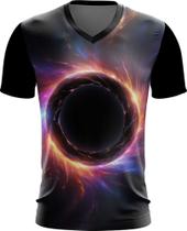 Camiseta Gola V Buraco Negro Black Hole Space 1 Camiseta Gola V Buraco Negro Black Hole Space 1