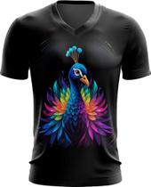 Camiseta Gola V de Pavão Colorido Neon Vetor 11