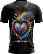 Camiseta Gola V do Orgulho LGBT Coração Amor 18