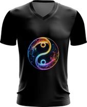 Camiseta Gola V Yin Yang Simbolo Taoísmo Dualidade 1 Camiseta Gola V Yin Yang Simbolo Taoísmo Dualidade 1