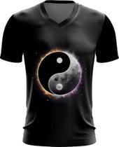 Camiseta Gola V Yin Yang Simbolo Taoísmo Dualidade 10 Camiseta Gola V Yin Yang Simbolo Taoísmo Dualidade 10