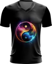 Camiseta Gola V Yin Yang Simbolo Taoísmo Dualidade 2 Camiseta Gola V Yin Yang Simbolo Taoísmo Dualidade 2