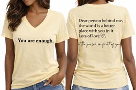 Camiseta HDDXYF You are Enough Mental Health com decote em V unissex Camiseta HDDXYF You are Enough Mental Health com decote em V unissex