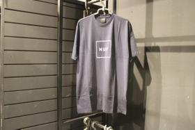 Camiseta HUF Essentials Box Logo Masculina Camiseta HUF Essentials Box Logo Masculina