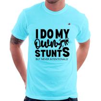 Camiseta I do my own stunts but never intentionally - Foca na Moda