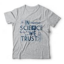 Camiseta In Science We Trust Studio Geek