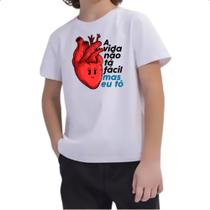 Camiseta Infantil A vida não tá fácil mas eu tô Camiseta Infantil A vida não tá fácil mas eu tô