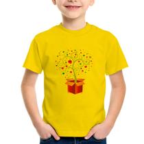 Camiseta Infantil Árvore Corações Caixa - Foca na Moda