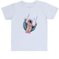 Camiseta Infantil Astronauta no balanco lunar