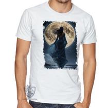 Camiseta infantil até Plus Size Mulher E A Lua Camiseta infantil até Plus Size Mulher E A Lua