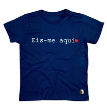 Camiseta Infantil Azul Eis-me aqui Algodão Penteado Premium, Estampas Exclusivas Camiseta Infantil Azul Eis-me aqui Algodão Penteado Premium, Estampas Exclusivas