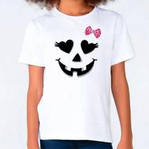 Camiseta infantil branca estampa rostinho de abóbora com laço