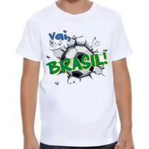 Camiseta infantil branco estampa bola Brasil copa 2022