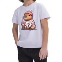 Camiseta Infantil Capivara tomando milk shake Camiseta Infantil Capivara tomando milk shake