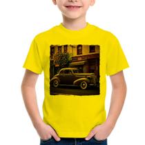 Camiseta Infantil Carro antigo na cidade - Foca na Moda