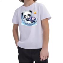 Camiseta Infantil Cute Panda dormindo na Lua Camiseta Infantil Cute Panda dormindo na Lua