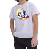 Camiseta Infantil Cute Pinguim dormindo na Lua