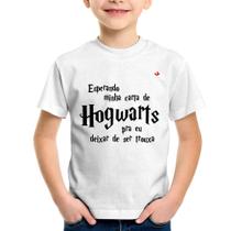 Camiseta Infantil Esperando minha carta de Hogwarts - Foca na Moda