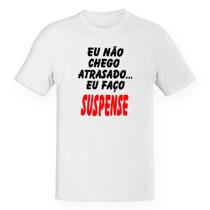 Camiseta Infantil Eu não chego atrasado... Eu faço suspense