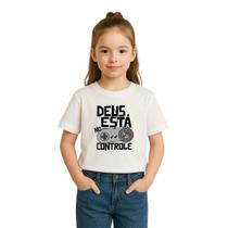 Camiseta Infantil Feminina Cristã Deus Está no Controle Novidade