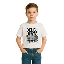 Camiseta Infantil Masculina Cristã Deus Está no Controle Lançamento